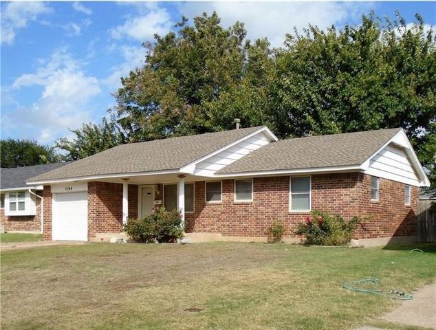 1104 N Gale Avenue, Moore, OK 73160