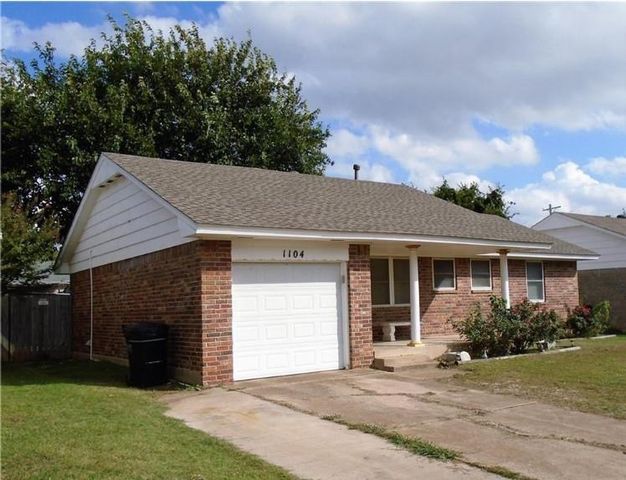 1104 N Gale Avenue, Moore, OK 73160