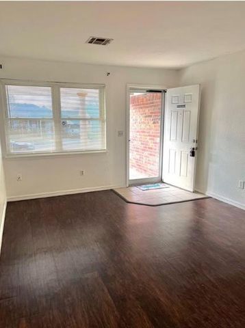 1104 N Gale Avenue, Moore, OK 73160
