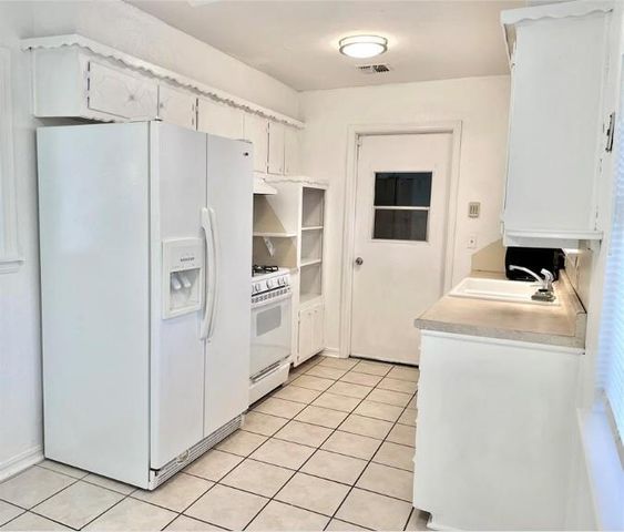 1104 N Gale Avenue, Moore, OK 73160