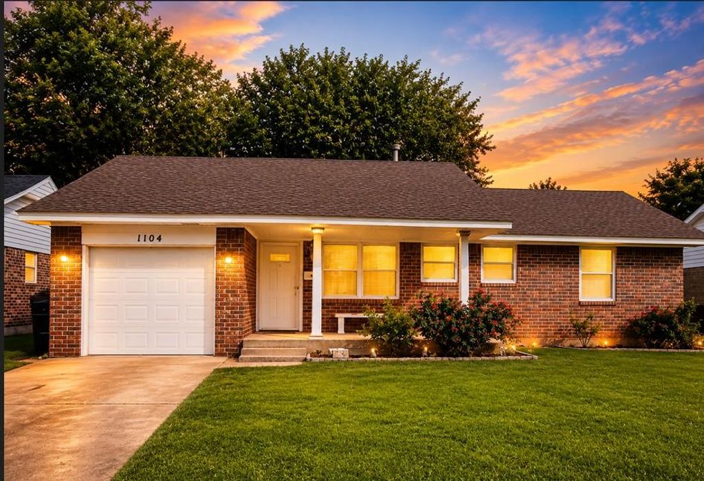 1104 N Gale Avenue, Moore, OK 73160