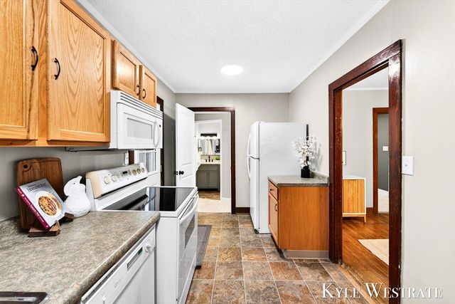 1537 Diamond Avenue, Grand Rapids, MI 49505