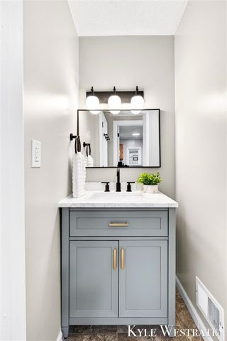 1537 Diamond Avenue, Grand Rapids, MI 49505