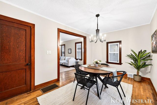 1537 Diamond Avenue, Grand Rapids, MI 49505