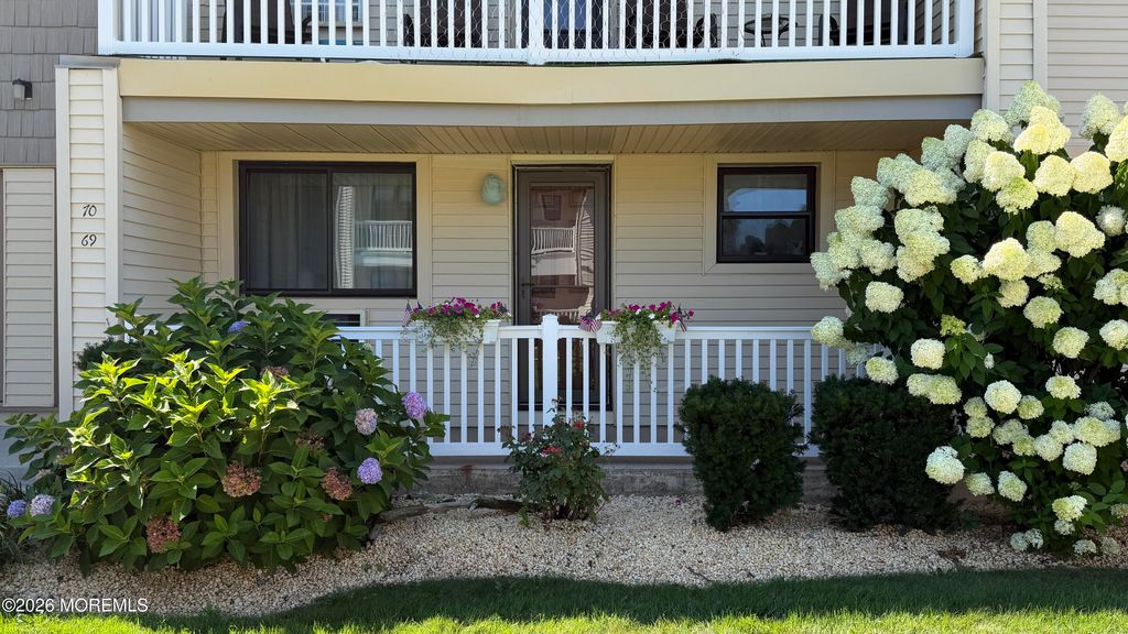 69 Wharfside Drive, Monmouth Beach, NJ 07750