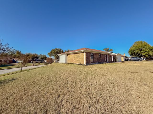 6320 Arthur Drive, Edgecliff Village, TX 76134