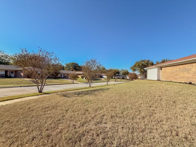 6320 Arthur Drive, Edgecliff Village, TX 76134