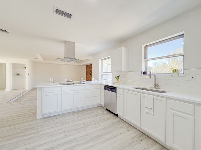 6320 Arthur Drive, Edgecliff Village, TX 76134