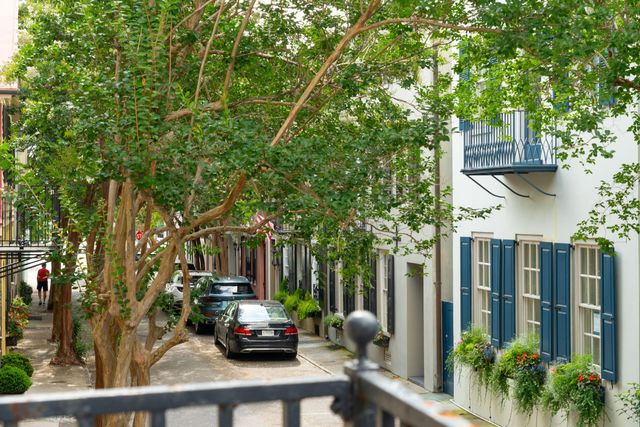 2 Bedons Alley, Charleston, SC 29401