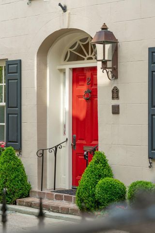 2 Bedons Alley, Charleston, SC 29401