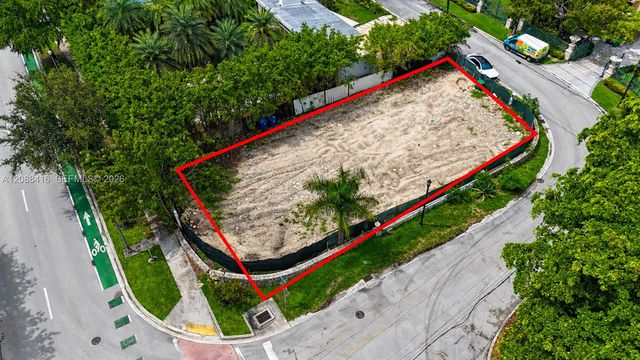 920 N Venetian Drive, Miami, FL 33139