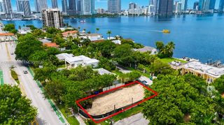 920 N Venetian Drive, Miami, FL 33139
