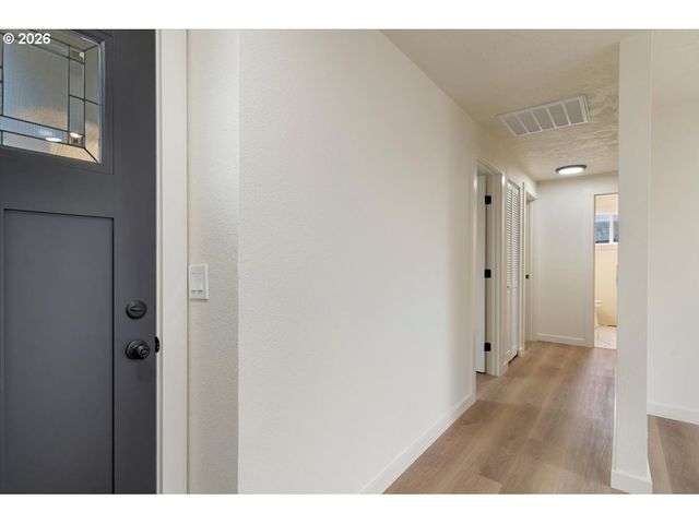 2440 S 2ND St, Lebanon, OR 97355