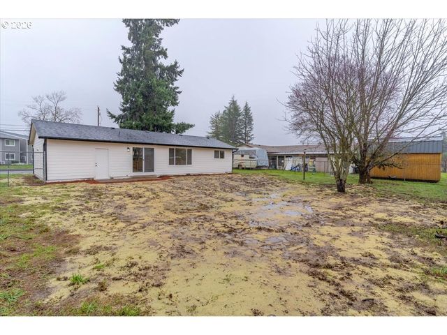 2440 S 2ND St, Lebanon, OR 97355