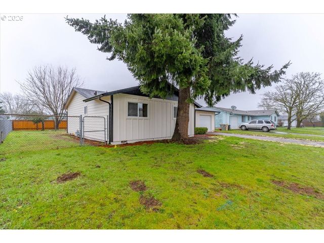 2440 S 2ND St, Lebanon, OR 97355