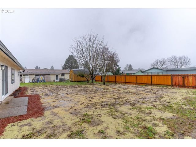 2440 S 2ND St, Lebanon, OR 97355