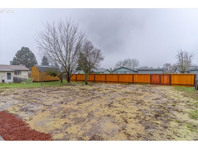 2440 S 2ND St, Lebanon, OR 97355