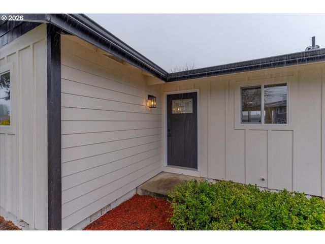 2440 S 2ND St, Lebanon, OR 97355