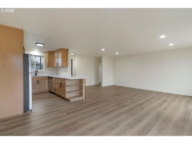 2440 S 2ND St, Lebanon, OR 97355