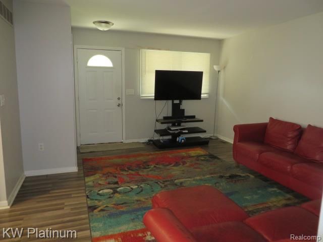 23120 Lambrecht Avenue, Eastpointe, MI 48021