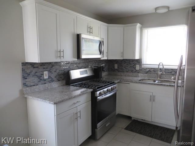23120 Lambrecht Avenue, Eastpointe, MI 48021