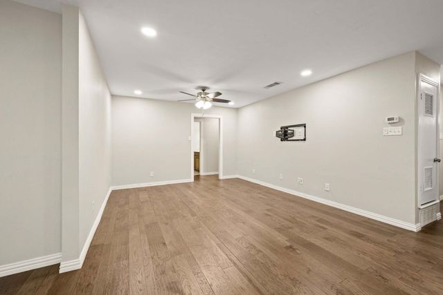 532 Holly Hill Drive, Hurst, TX 76053