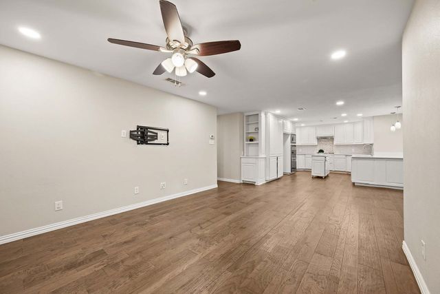 532 Holly Hill Drive, Hurst, TX 76053