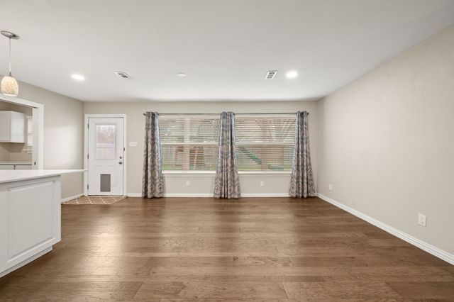 532 Holly Hill Drive, Hurst, TX 76053