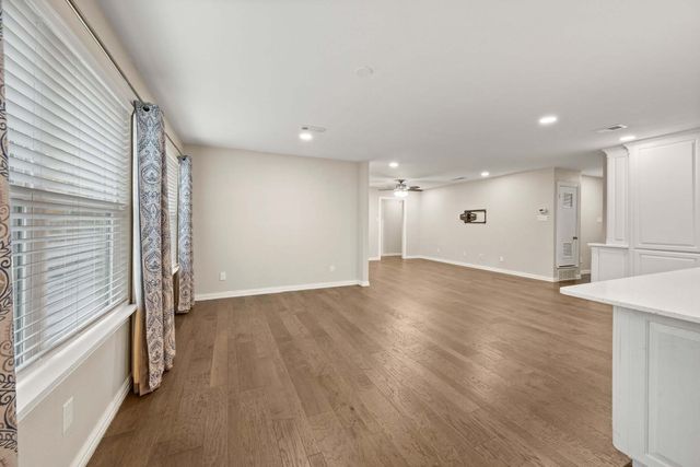 532 Holly Hill Drive, Hurst, TX 76053