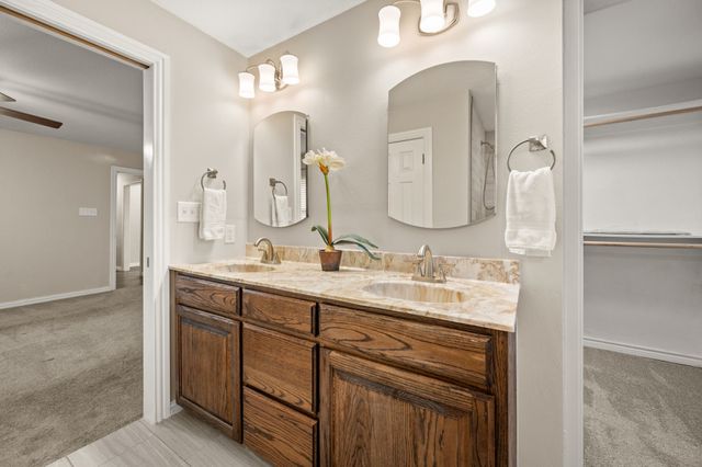 532 Holly Hill Drive, Hurst, TX 76053