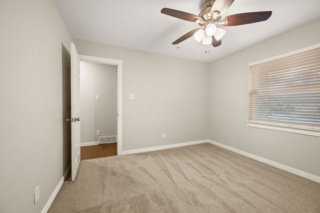 532 Holly Hill Drive, Hurst, TX 76053