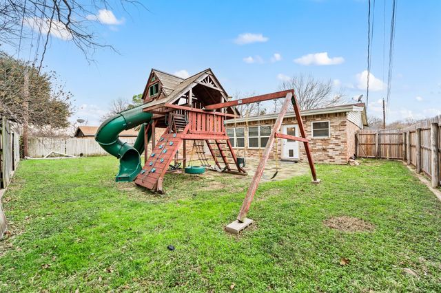 532 Holly Hill Drive, Hurst, TX 76053