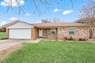 532 Holly Hill Drive, Hurst, TX 76053