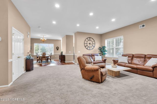 1 Turnberry Place, Jackson, NJ 08527