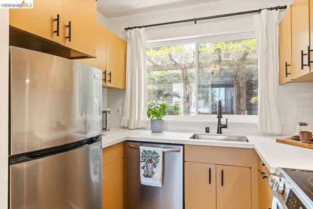 2601 College Ave 108, Berkeley, CA 94704