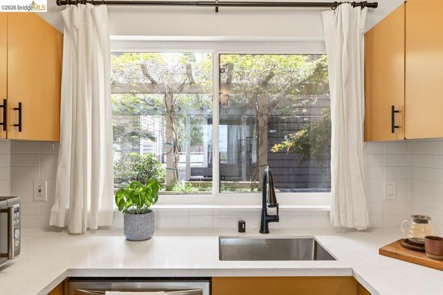 2601 College Ave 108, Berkeley, CA 94704