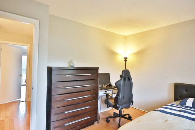 322 Knapps Highway 322, Fairfield, CT 06825