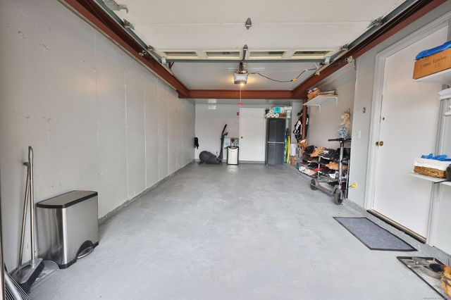 322 Knapps Highway 322, Fairfield, CT 06825