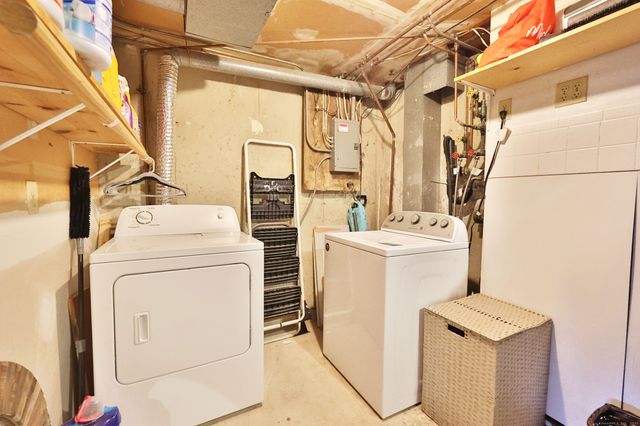 322 Knapps Highway 322, Fairfield, CT 06825