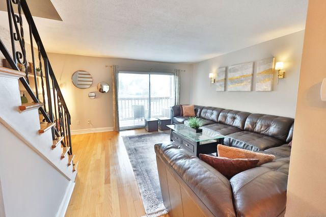 322 Knapps Highway 322, Fairfield, CT 06825