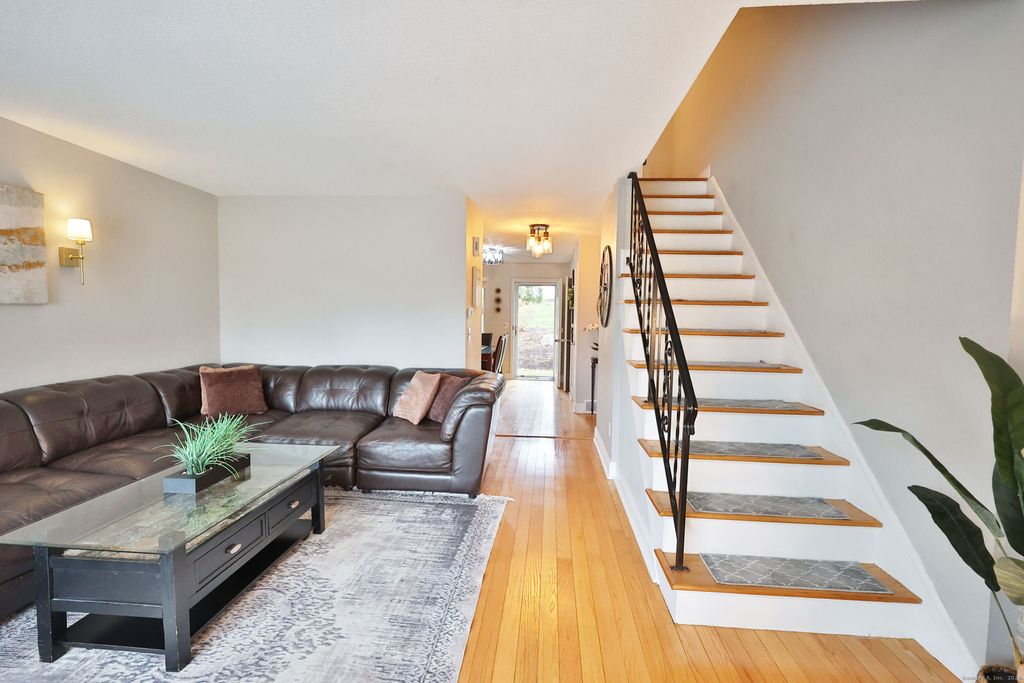 322 Knapps Highway 322, Fairfield, CT 06825