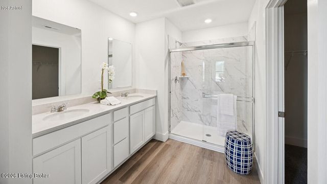 8105 Cedar Pointe Dr, Louisville, KY 40229