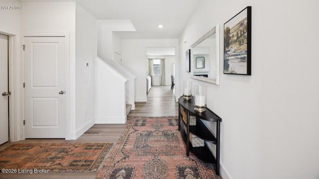 8105 Cedar Pointe Dr, Louisville, KY 40229