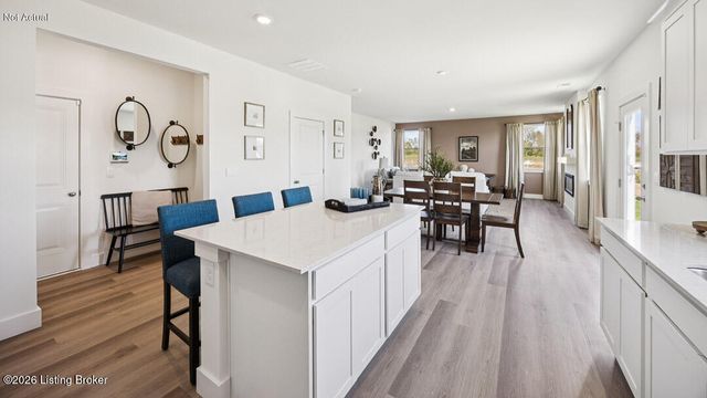 8105 Cedar Pointe Dr, Louisville, KY 40229