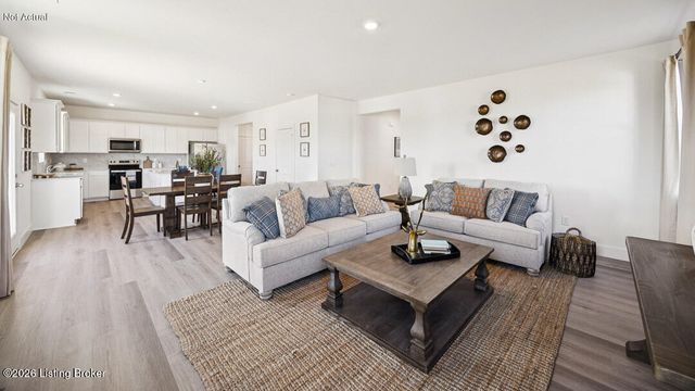 8105 Cedar Pointe Dr, Louisville, KY 40229