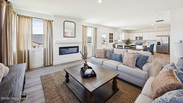 8105 Cedar Pointe Dr, Louisville, KY 40229