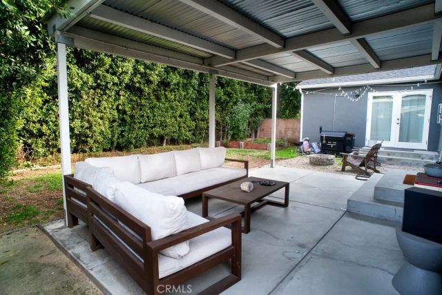 6458 Hanna Ave, Woodland Hills, CA 91303
