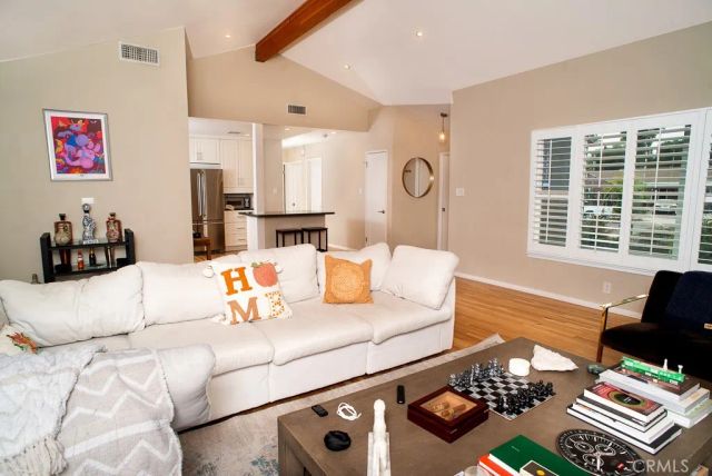 6458 Hanna Ave, Woodland Hills, CA 91303