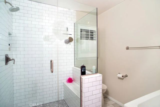 6458 Hanna Ave, Woodland Hills, CA 91303