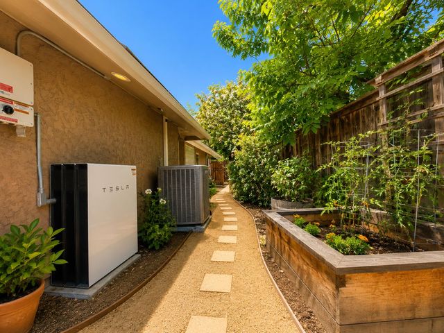 627 E Utah Avenue, Fresno, CA 93720